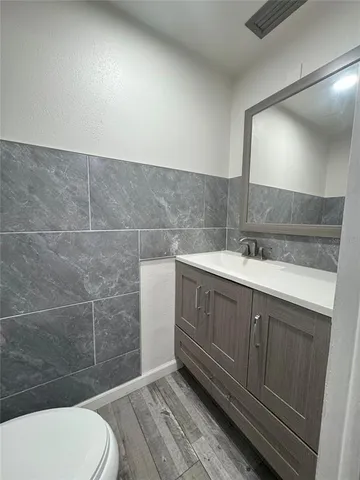 $189,999 | 11485 Oakhurst Road, Unit 211, Largo, FL 33774