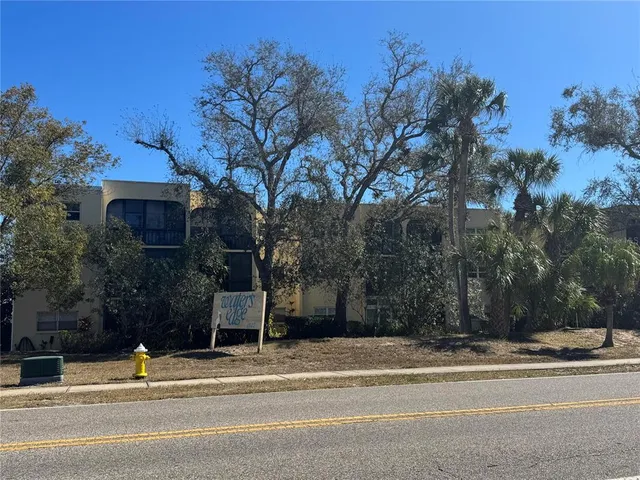 $189,999 | 11485 Oakhurst Road, Unit 211, Largo, FL 33774