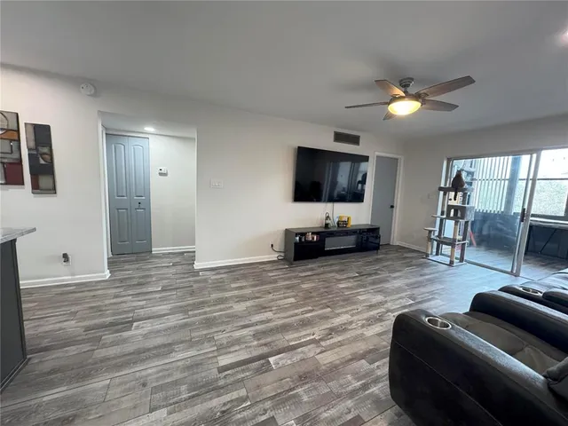 $189,999 | 11485 Oakhurst Road, Unit 211, Largo, FL 33774