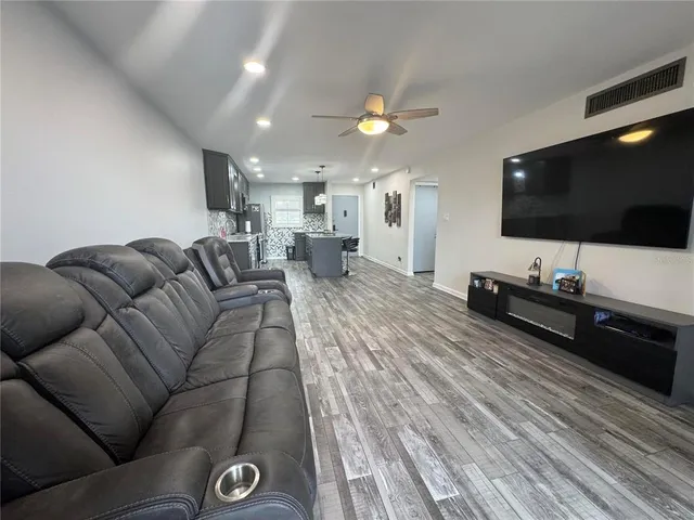 $189,999 | 11485 Oakhurst Road, Unit 211, Largo, FL 33774