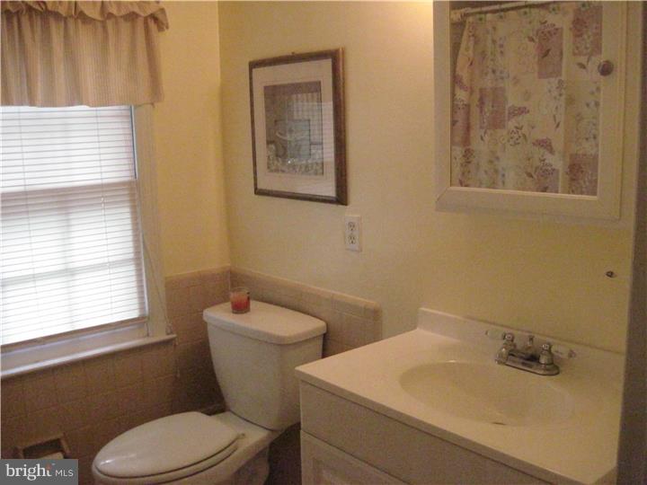 172 Pearl Croft Road Cherry Hill, NJ 08034 - Photo 16 of 25 Bathroom