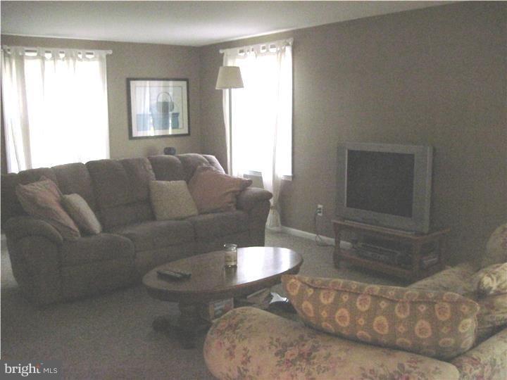 172 Pearl Croft Road Cherry Hill, NJ 08034 - Photo 8 of 25 Living Room