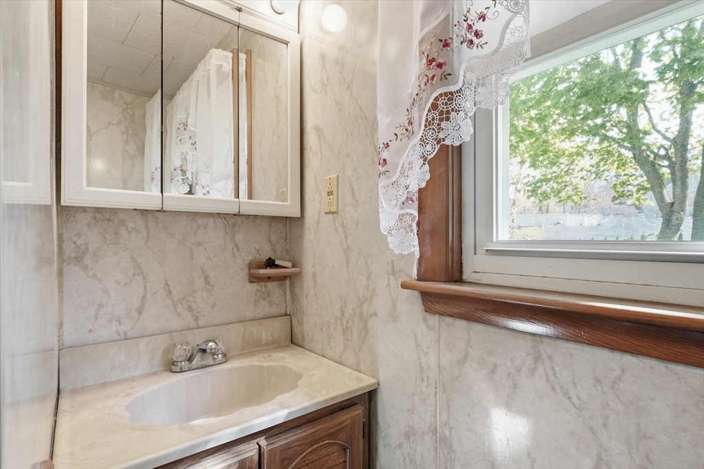 12 Cannon Rock Road Lynn, MA 01904 - Photo 26 of 42