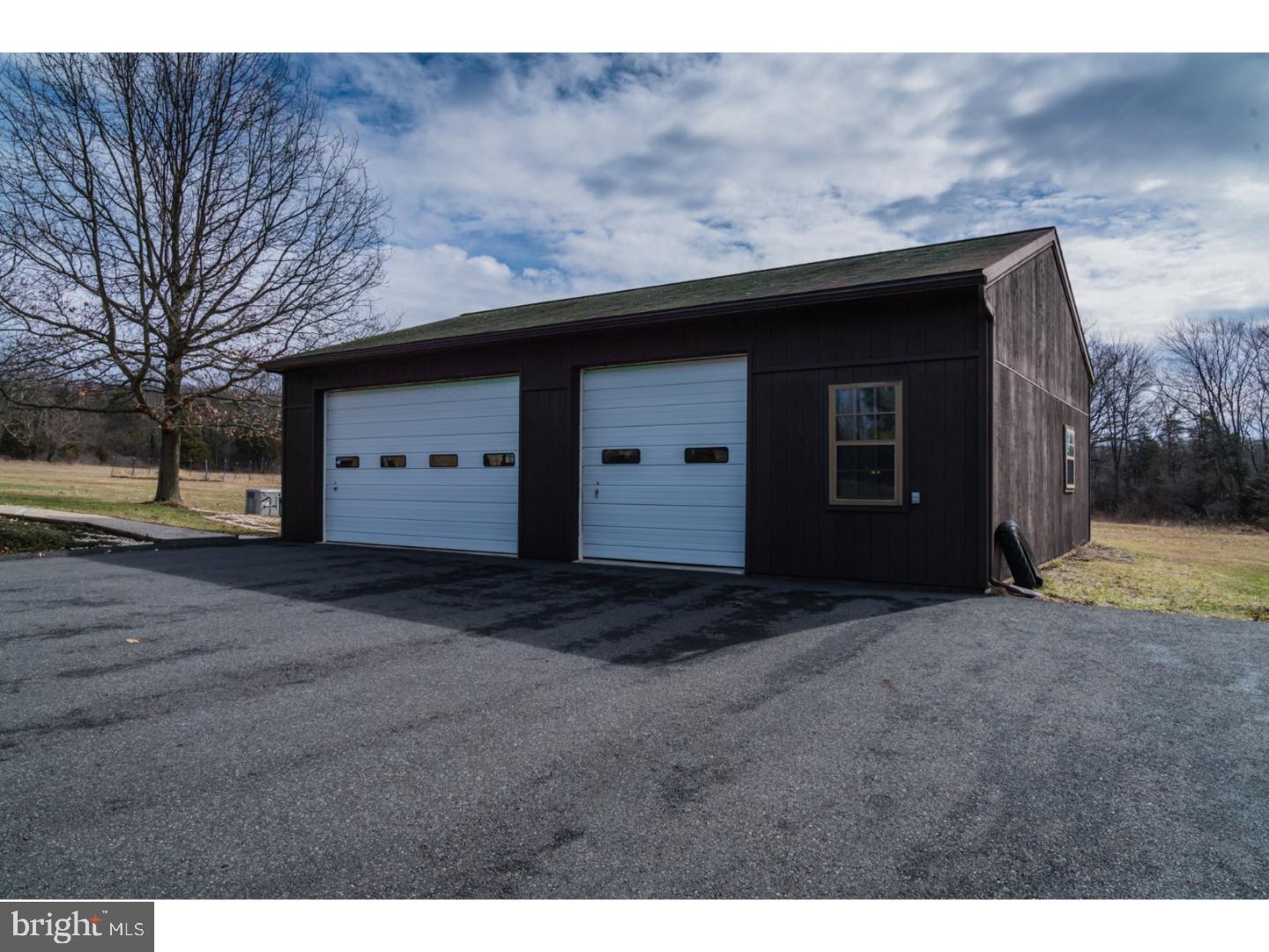 1275 Fennel Road Pennsburg, PA 18073 - Photo 5 of 25 Garage