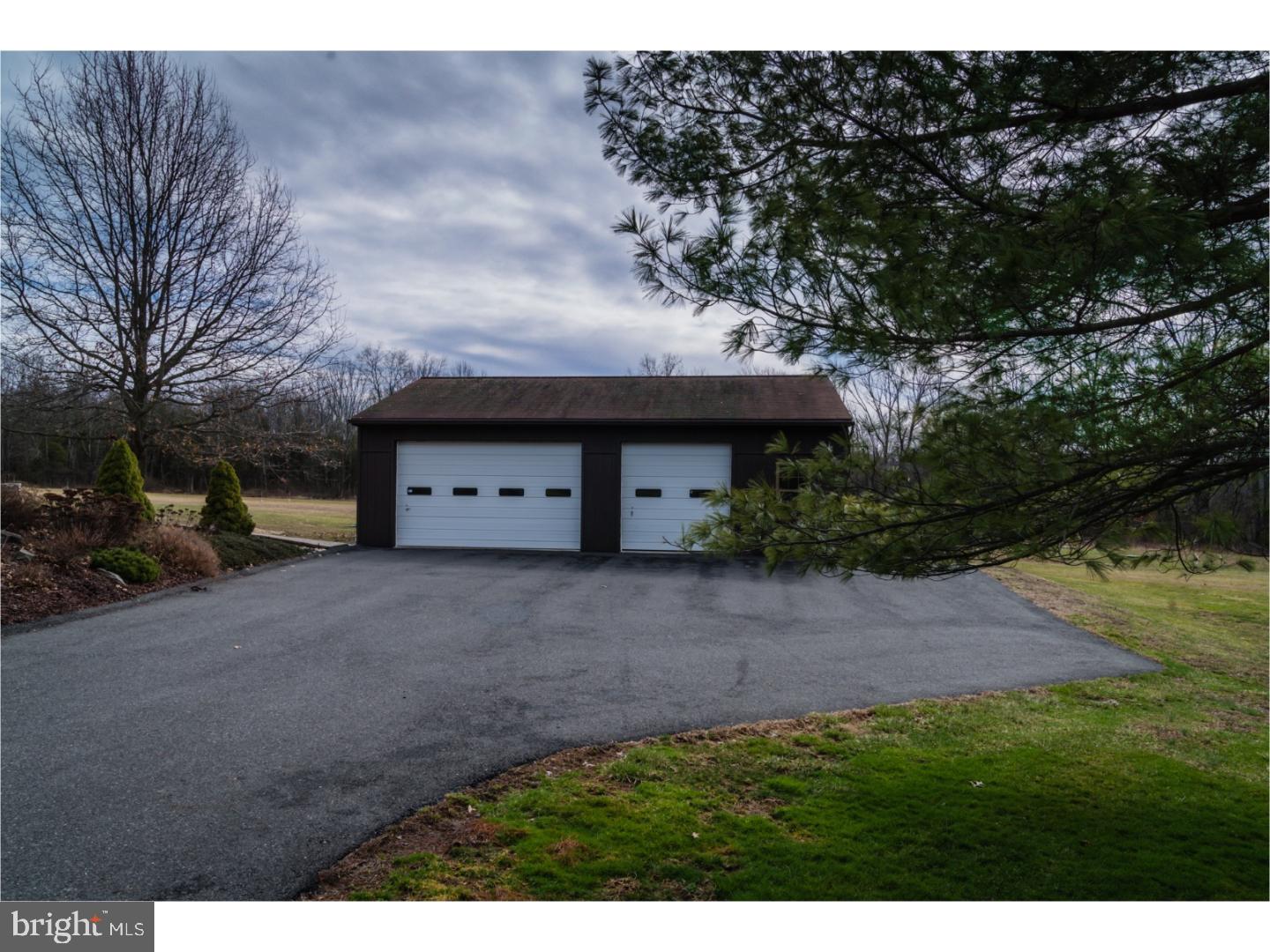 1275 Fennel Road Pennsburg, PA 18073 - Photo 6 of 25 Garage