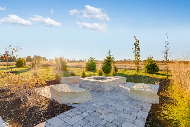 $379,999 | 349 North Post Oak Drive, Mooresville, IN 46158