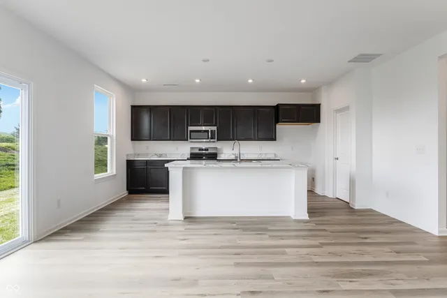 $379,999 | 349 North Post Oak Drive, Mooresville, IN 46158