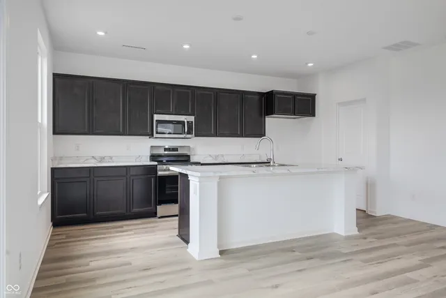 $379,999 | 349 North Post Oak Drive, Mooresville, IN 46158