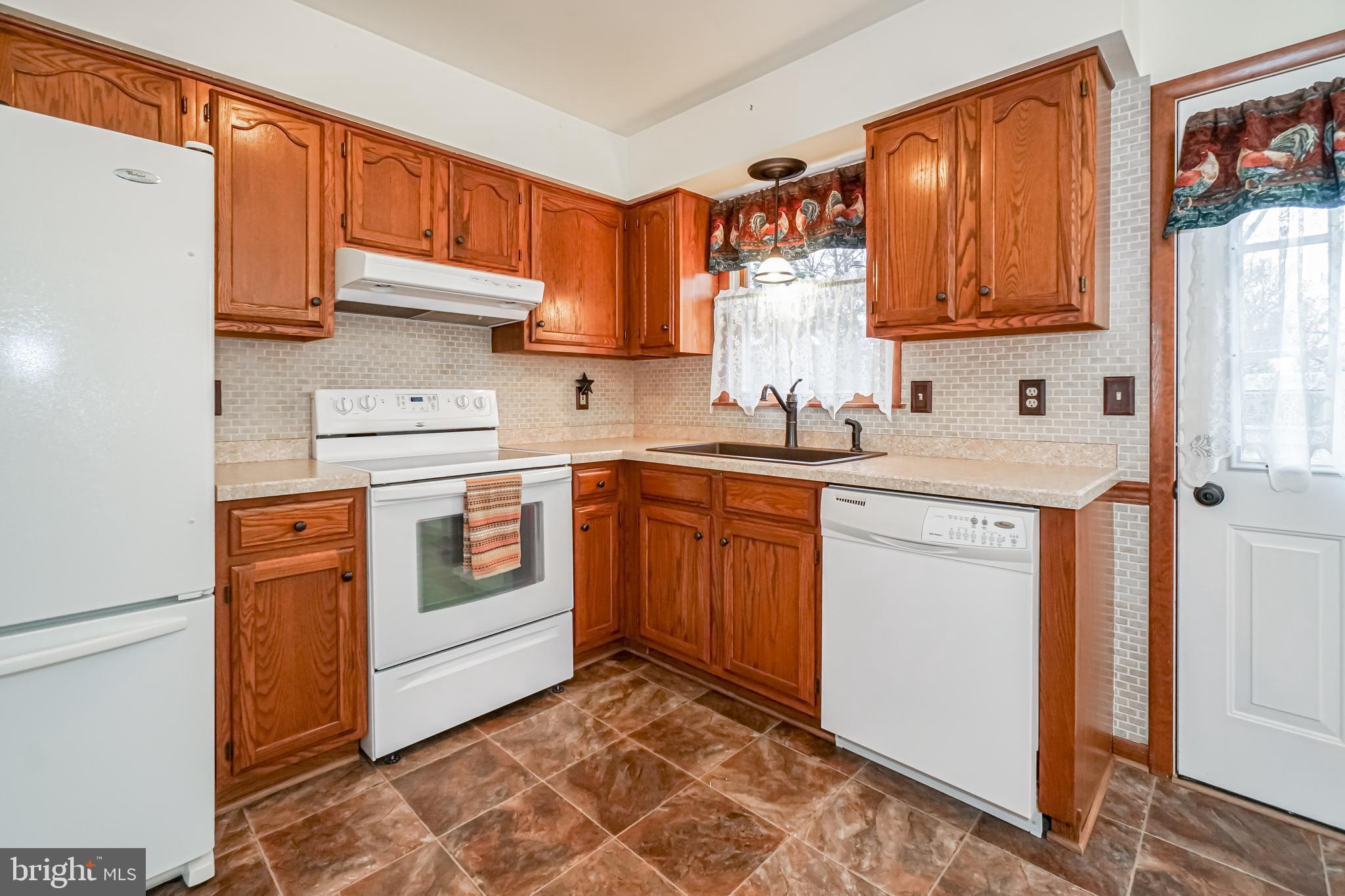 20 Riverview Court Elkton, MD 21921 - Photo 11 of 19 All appliances included.