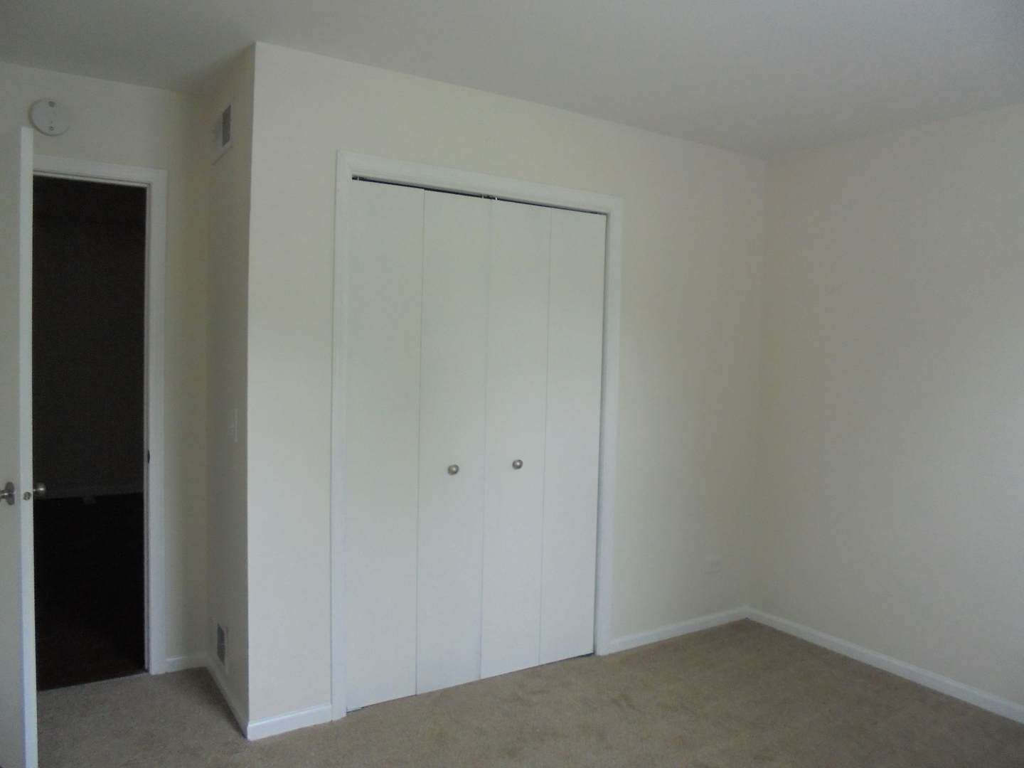 660 West Nippersink Road Round Lake, IL 60073 - Photo 13 of 24 a small space with a window