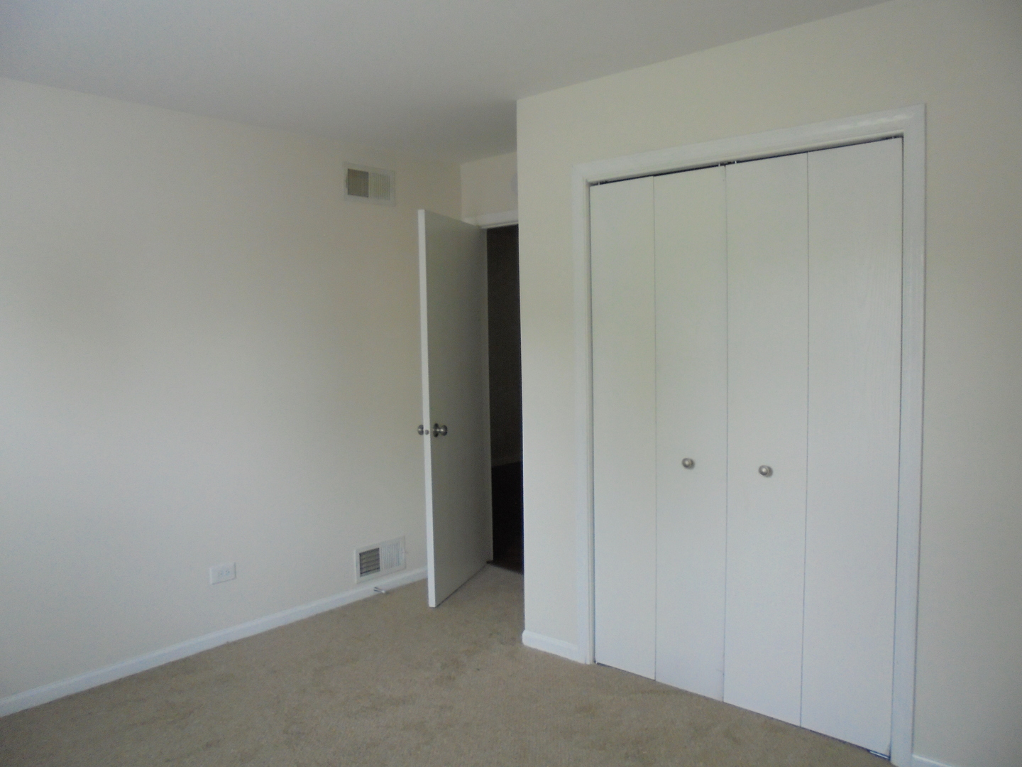 660 West Nippersink Road Round Lake, IL 60073 - Photo 14 of 24 a view of an empty room
