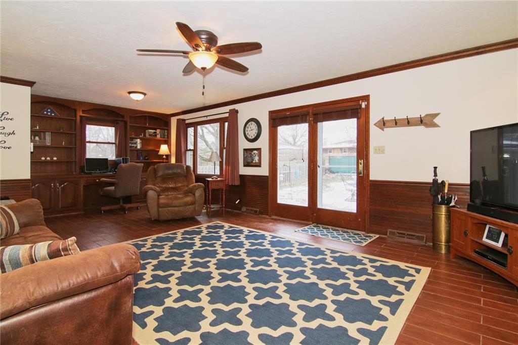 2044 Woodcrest Road Indianapolis, IN 46227 - Photo 13 of 36 Gallery Image 13