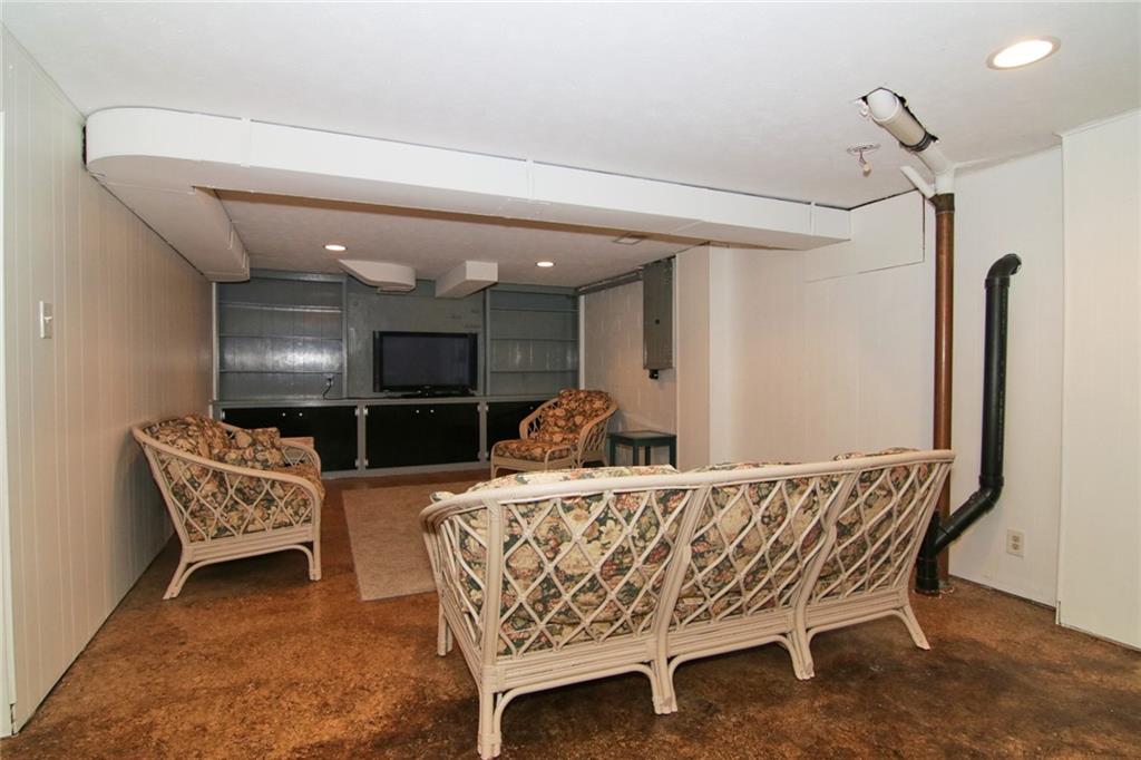 2044 Woodcrest Road Indianapolis, IN 46227 - Photo 18 of 36 Gallery Image 18