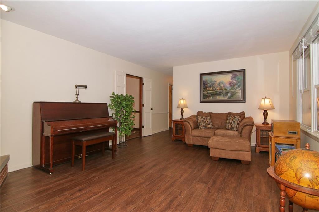 2044 Woodcrest Road Indianapolis, IN 46227 - Photo 3 of 36 Gallery Image 3
