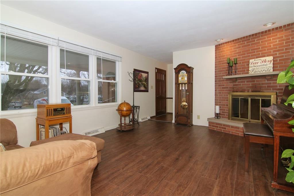 2044 Woodcrest Road Indianapolis, IN 46227 - Photo 4 of 36 Gallery Image 4