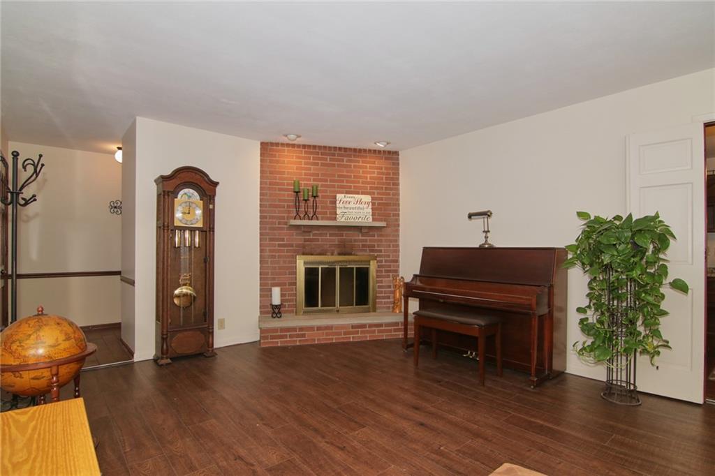 2044 Woodcrest Road Indianapolis, IN 46227 - Photo 5 of 36 Gallery Image 5