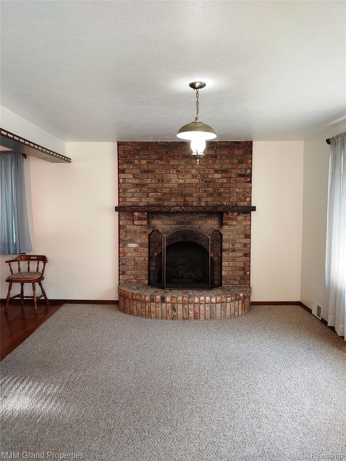 23221 Waltz Road New Boston, MI 48164 - Photo 5 of 37 Dining room.jpg
