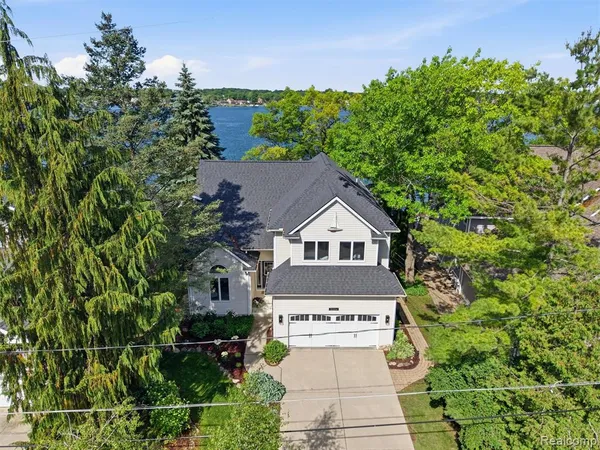 $1,650,000 | 12224 Mantawauka Drive, Fenton, MI 48430