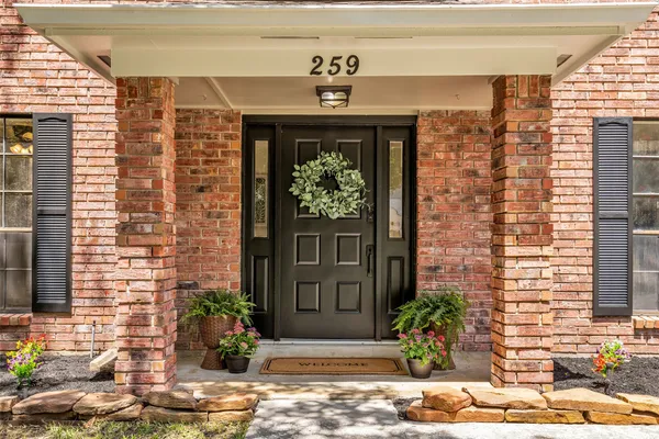 $499,000 | 259 East Rainbow Ridge Circle, The Woodlands, TX 77381