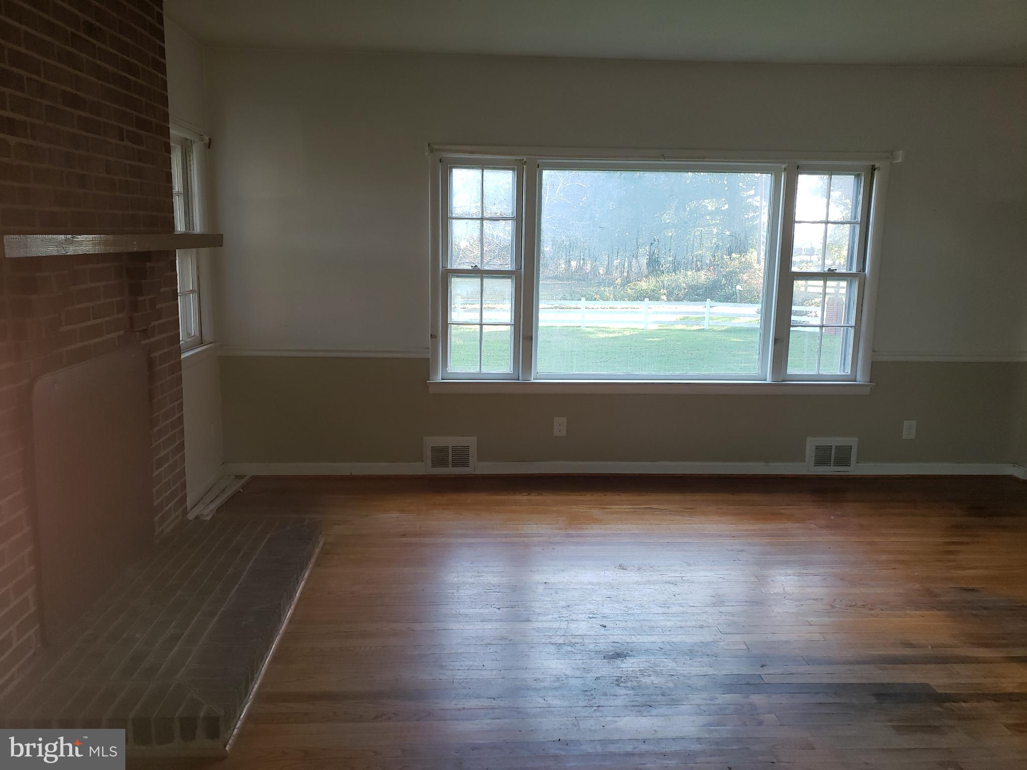 5560 Germantown Road Midland, VA 22728 - Photo 9 of 41 Living Room