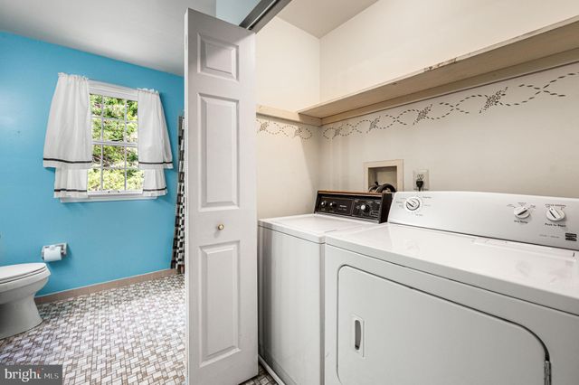 a view of room with window and ceiling fan