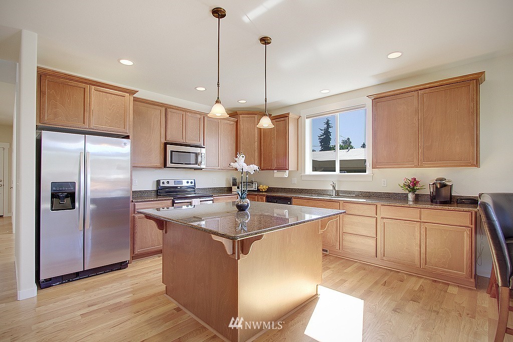 2414 Northeast 22nd Street Renton, WA 98056 - Photo 2 of 25 Gallery Image 2