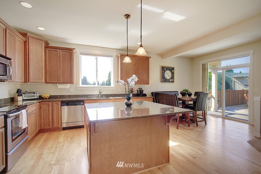 2414 Northeast 22nd Street Renton, WA 98056 - Photo 3 of 25 Gallery Image 3