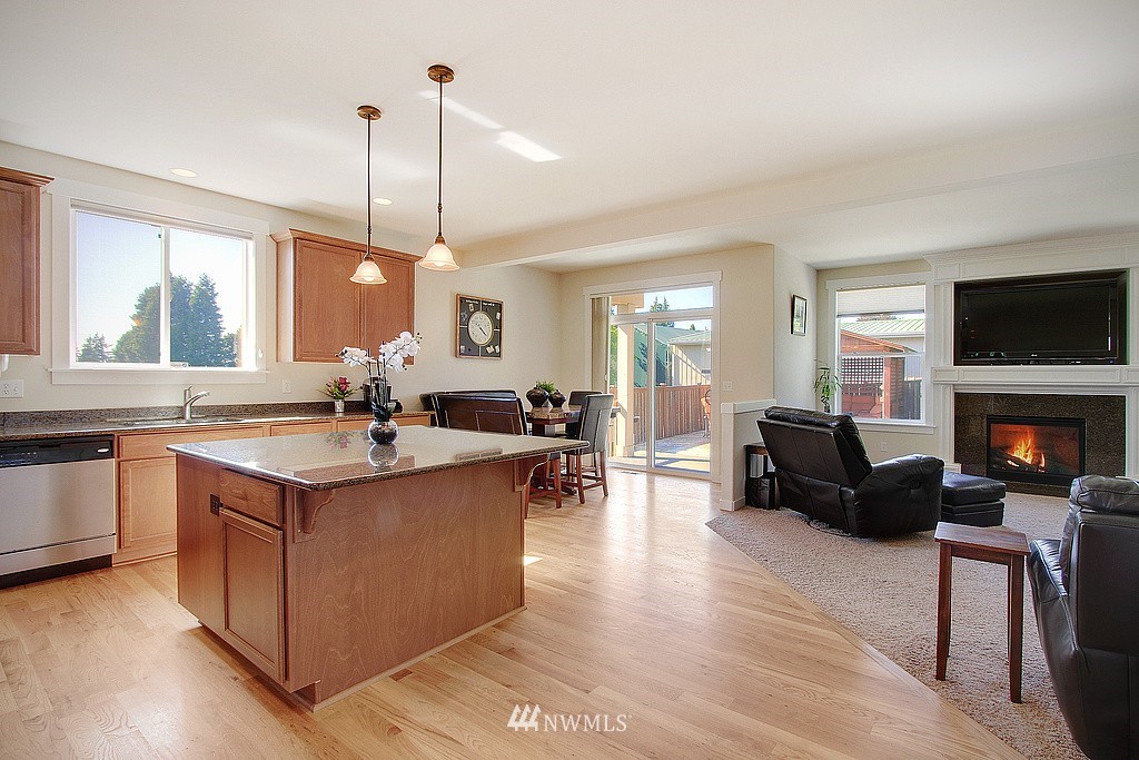 2414 Northeast 22nd Street Renton, WA 98056 - Photo 4 of 25 Gallery Image 4
