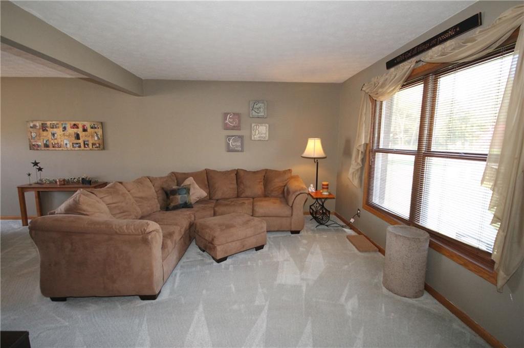 4339 River Road Columbus, IN 47203 - Photo 4 of 46