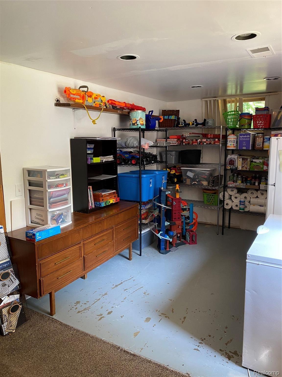 6132 Crandall Road Howell, MI 48855 - Photo 12 of 20 B77D2BE0-12CA-43CF-B728-194D212B04DB.jpeg