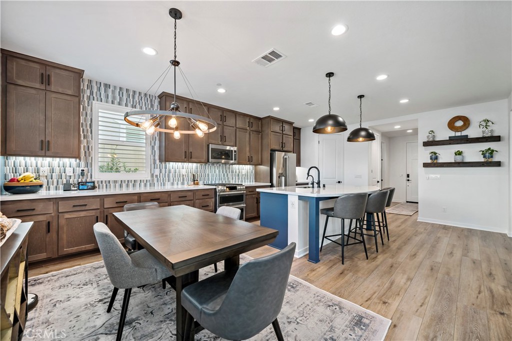32230 Penstemon Way Temecula, CA 92591 - Photo 18 of 61 Kitchen-Dining