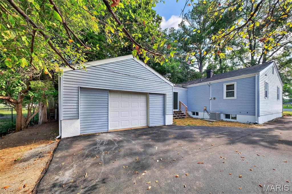 8509 MacKenzie Road St. Louis, MO 63123 - Photo 5 of 23