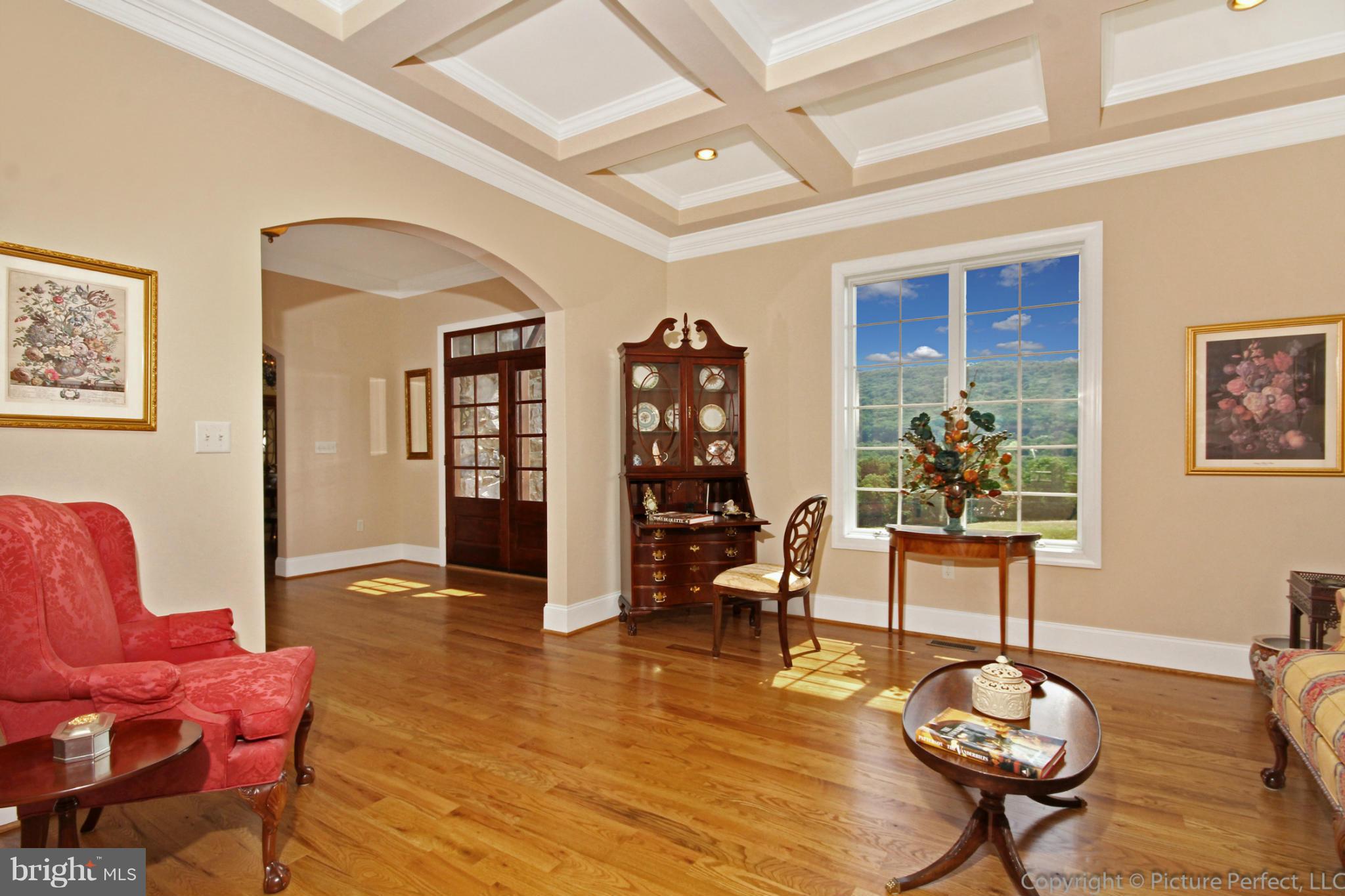 1070 Valley Road Knoxville, MD 21758 - Photo 12 of 29 Living Room