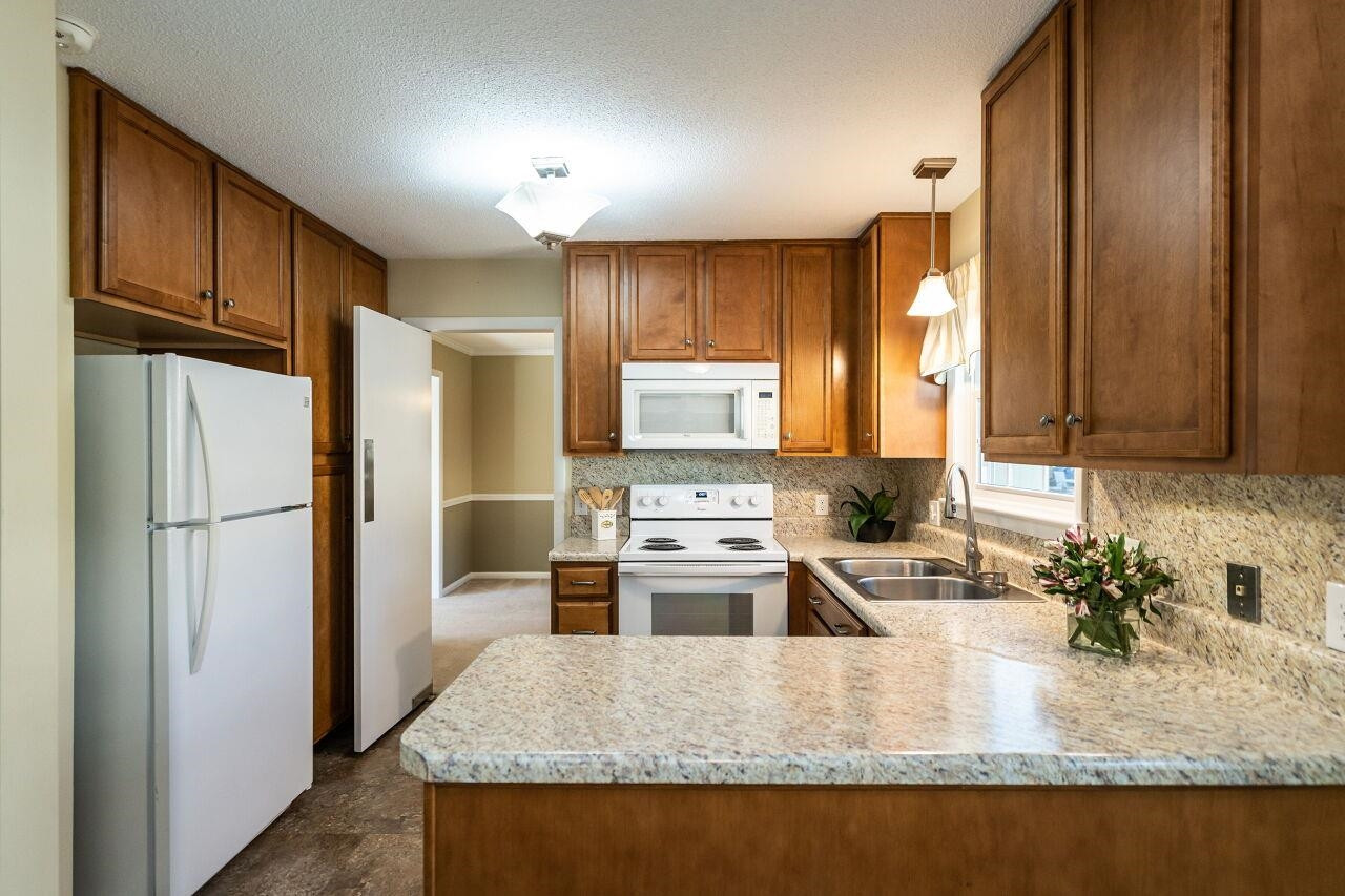 5701 Old Forge Circle Raleigh, NC 27609 - Photo 13 of 33 Kitchen