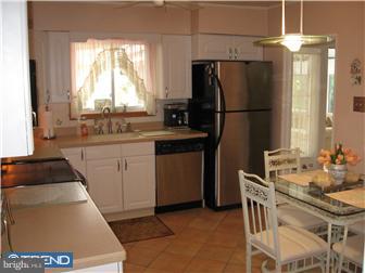 512 Wingate Road Abington, PA 19006 - Photo 6 of 12 Kitchen