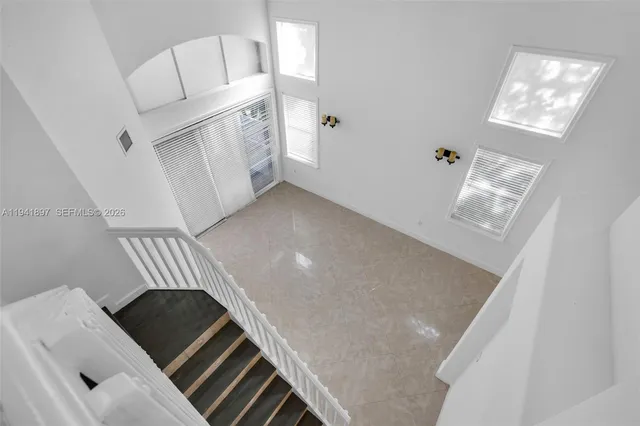 a view of an entryway and livingroom