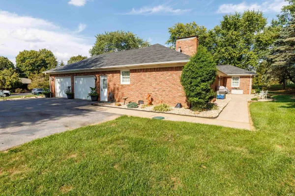 $399,999 | 3165 Hazelwood Drive, Vincennes, IN 47591