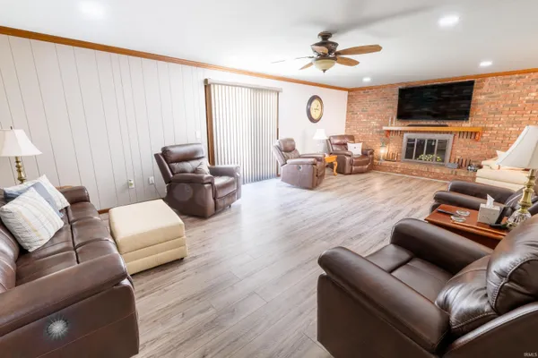 $399,999 | 3165 Hazelwood Drive, Vincennes, IN 47591