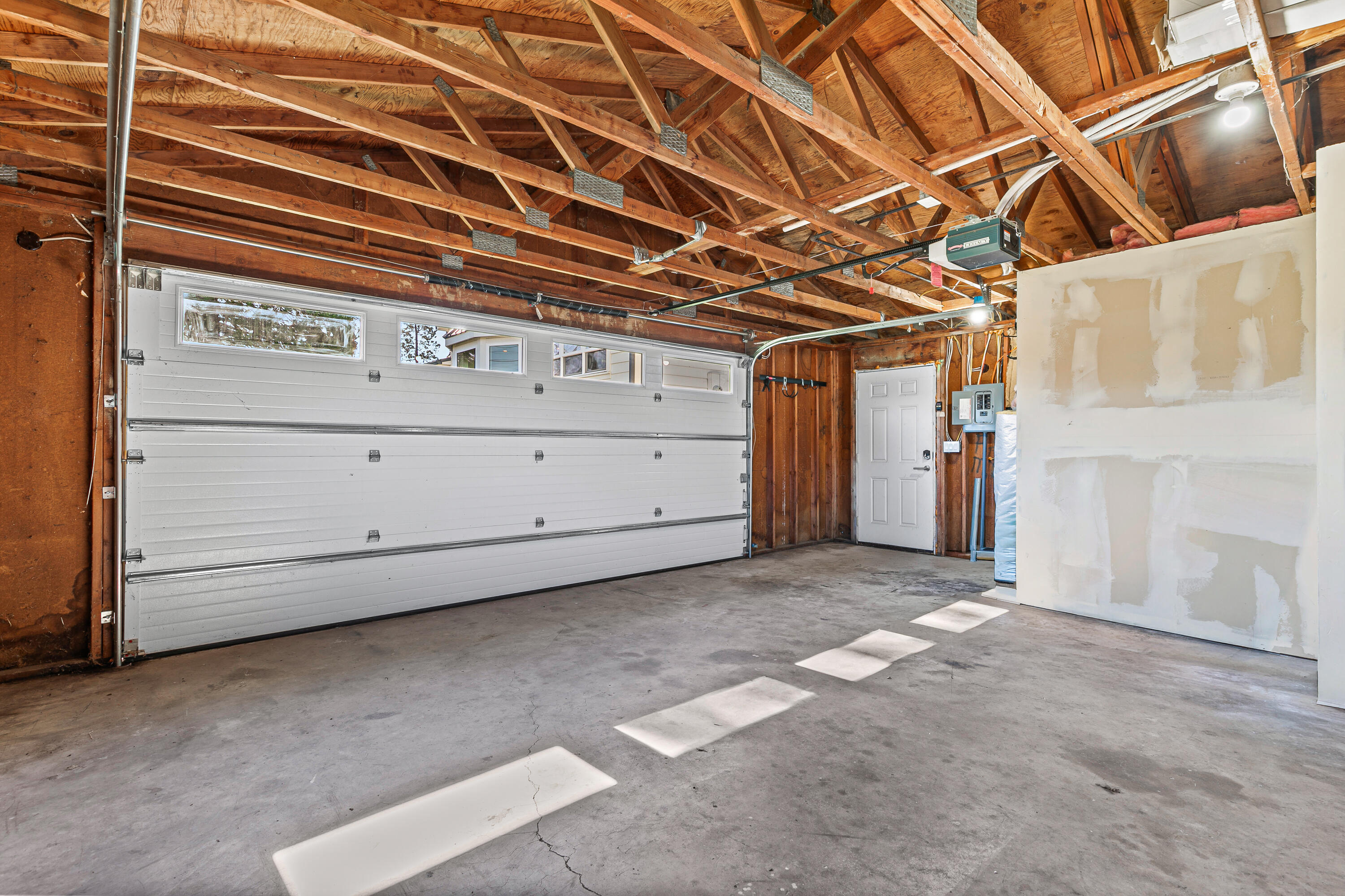 593 Crowson Road Ashland, OR 97520 - Photo 34 of 36 a view of a garage