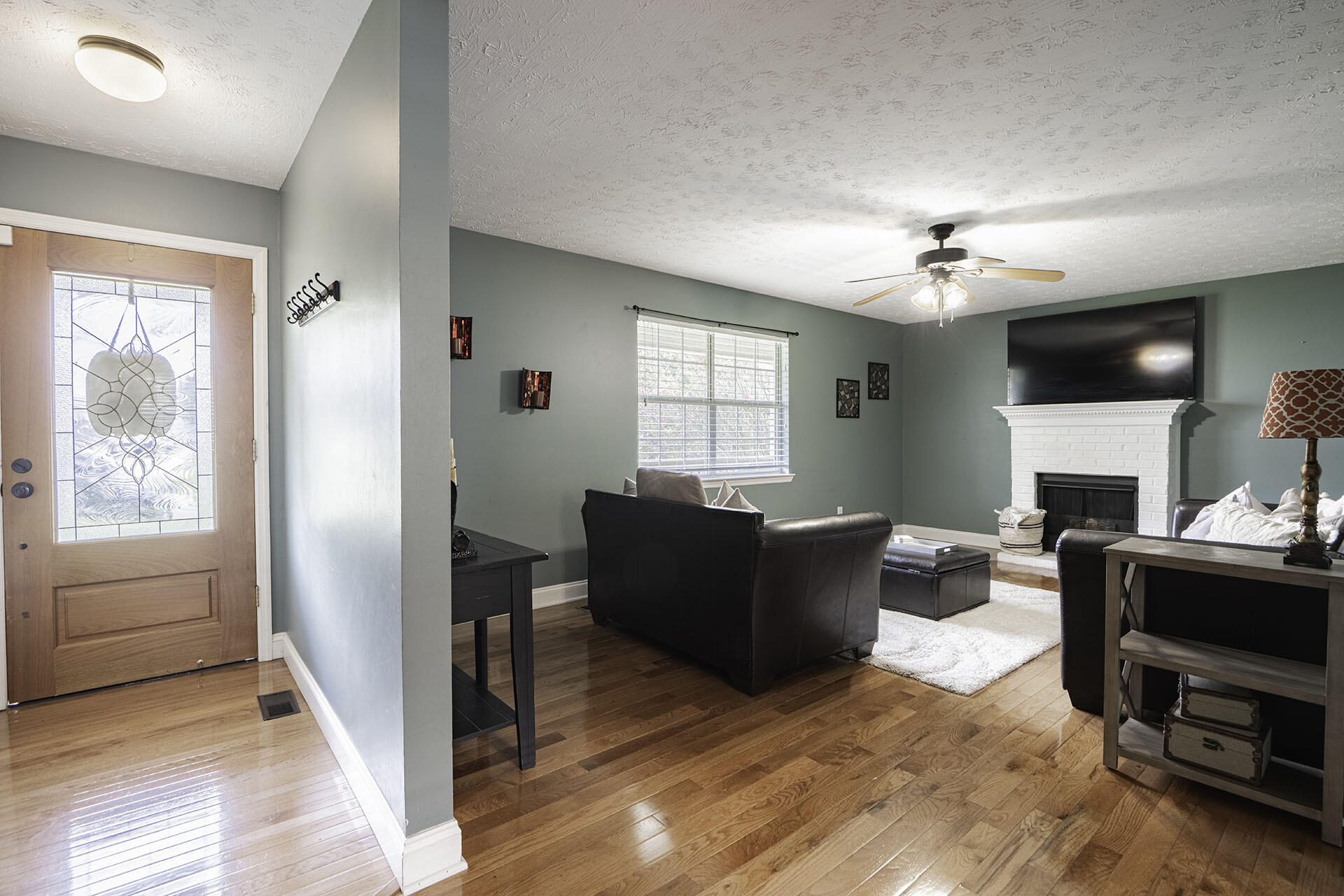 22 West Sims Ringgold, GA 30736 - Photo 4 of 16 Living room
