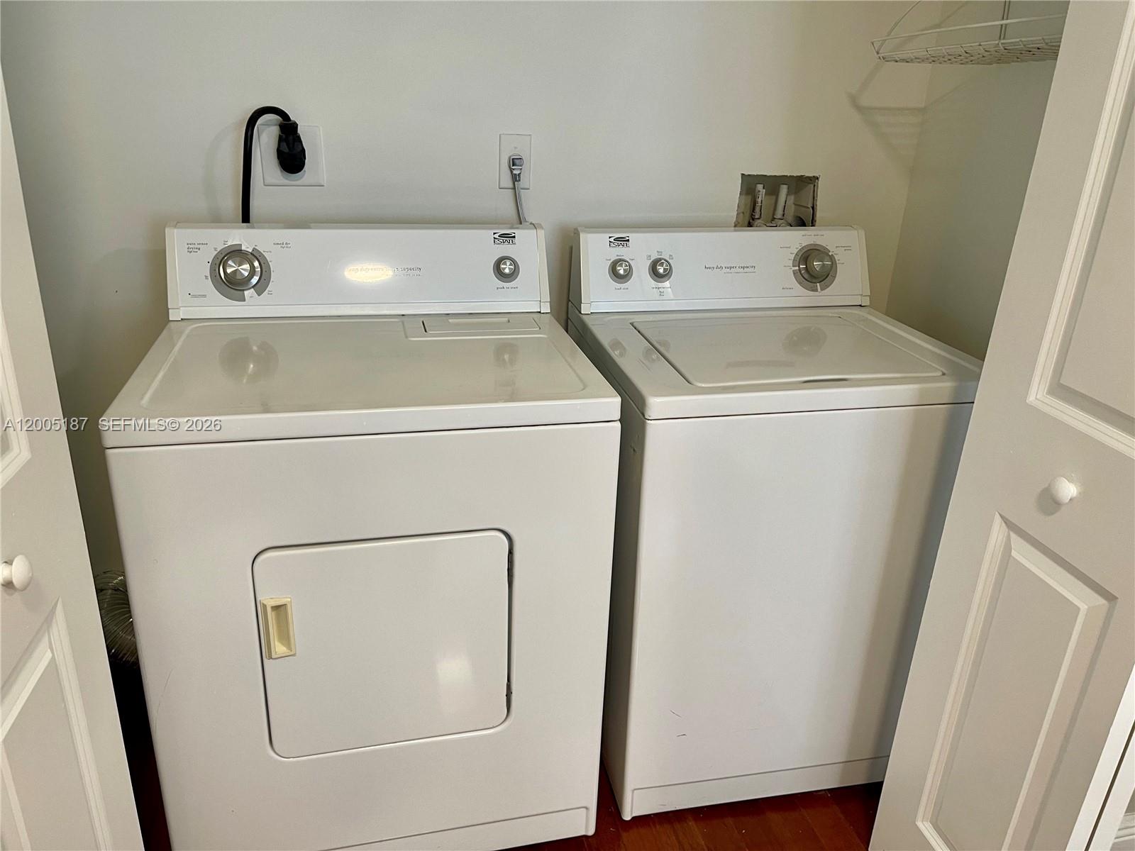 3191 Ohio Street Miami, FL 33133 - Photo 16 of 32 a utility room with dryer and washer