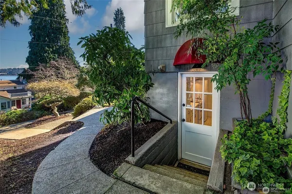 $6,800 | 707 Lake Washington Boulevard South, Seattle, WA 98144