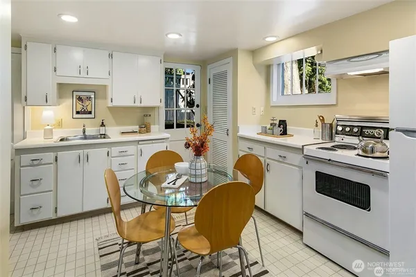 $6,800 | 707 Lake Washington Boulevard South, Seattle, WA 98144