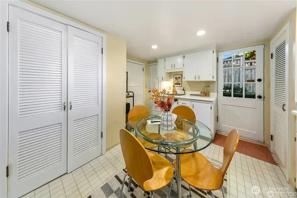 $6,800 | 707 Lake Washington Boulevard South, Seattle, WA 98144