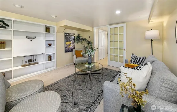 $6,800 | 707 Lake Washington Boulevard South, Seattle, WA 98144
