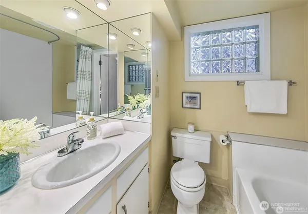 $6,800 | 707 Lake Washington Boulevard South, Seattle, WA 98144