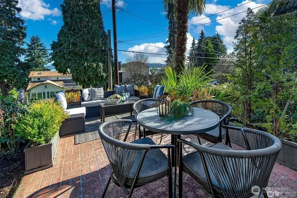 $6,800 | 707 Lake Washington Boulevard South, Seattle, WA 98144