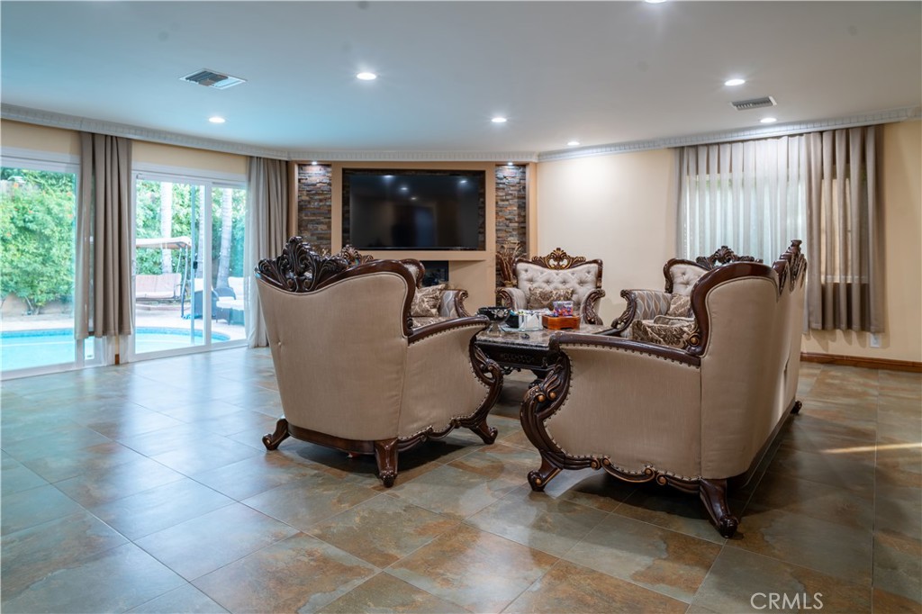 6930 Balcom Avenue Reseda, CA 91335 - Photo 6 of 38 Living Room