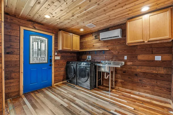 a view of a storage & utility room