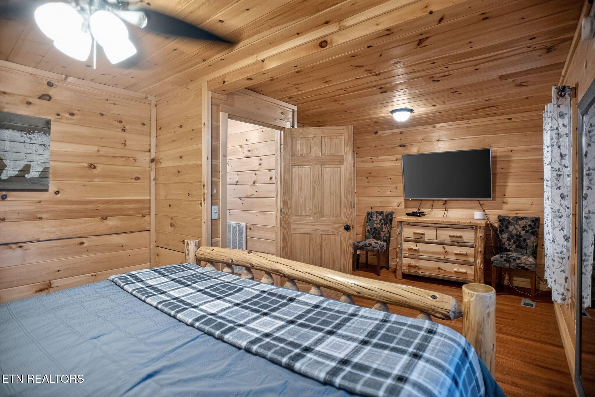 406 King Branch Road Sevierville, TN 37876 - Photo 14 of 25 28_406_King_Branch_Rd_Sevierville_TN_378